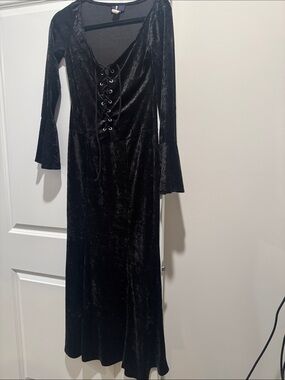Morbid Threads Vintage Lace Up black velvet